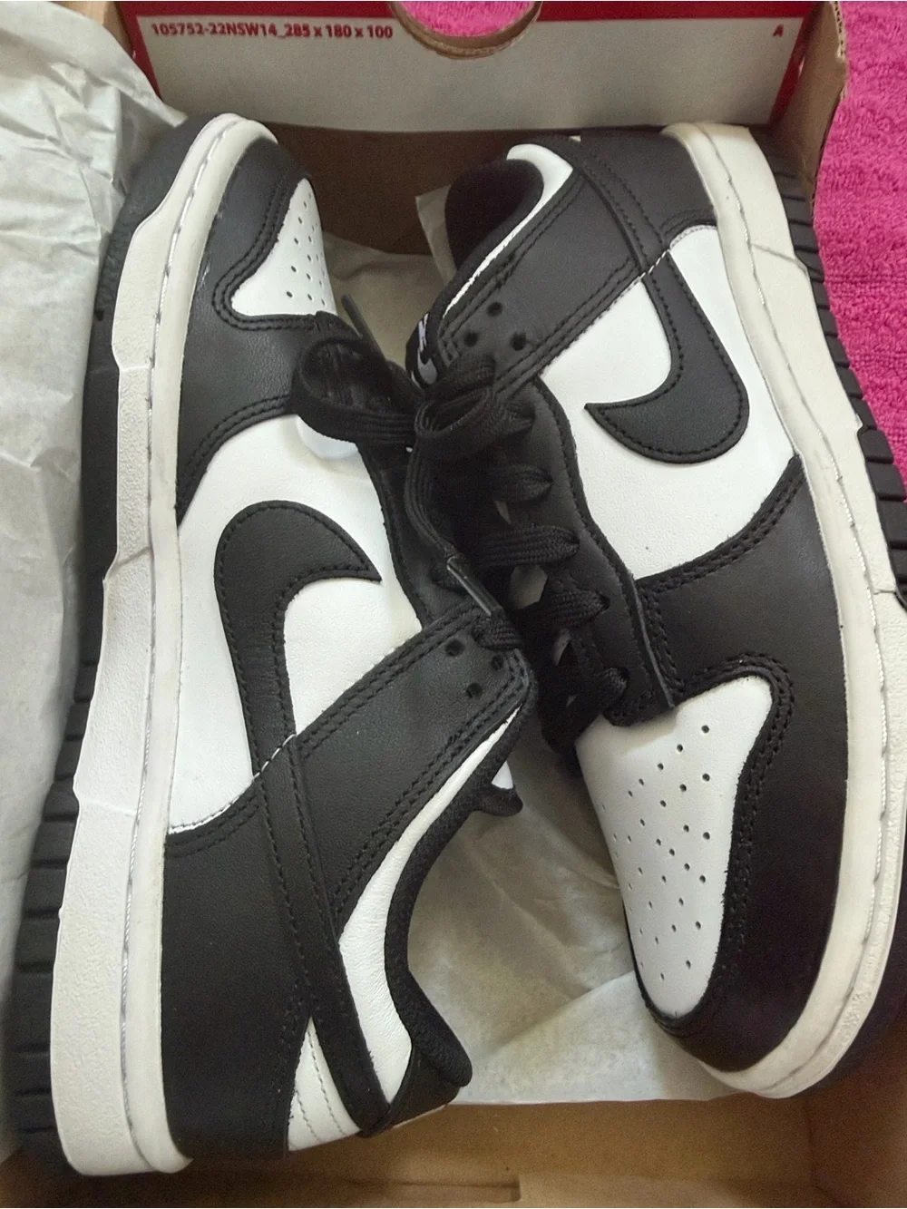 Nike Men's Black and White Low-Top Sneakers